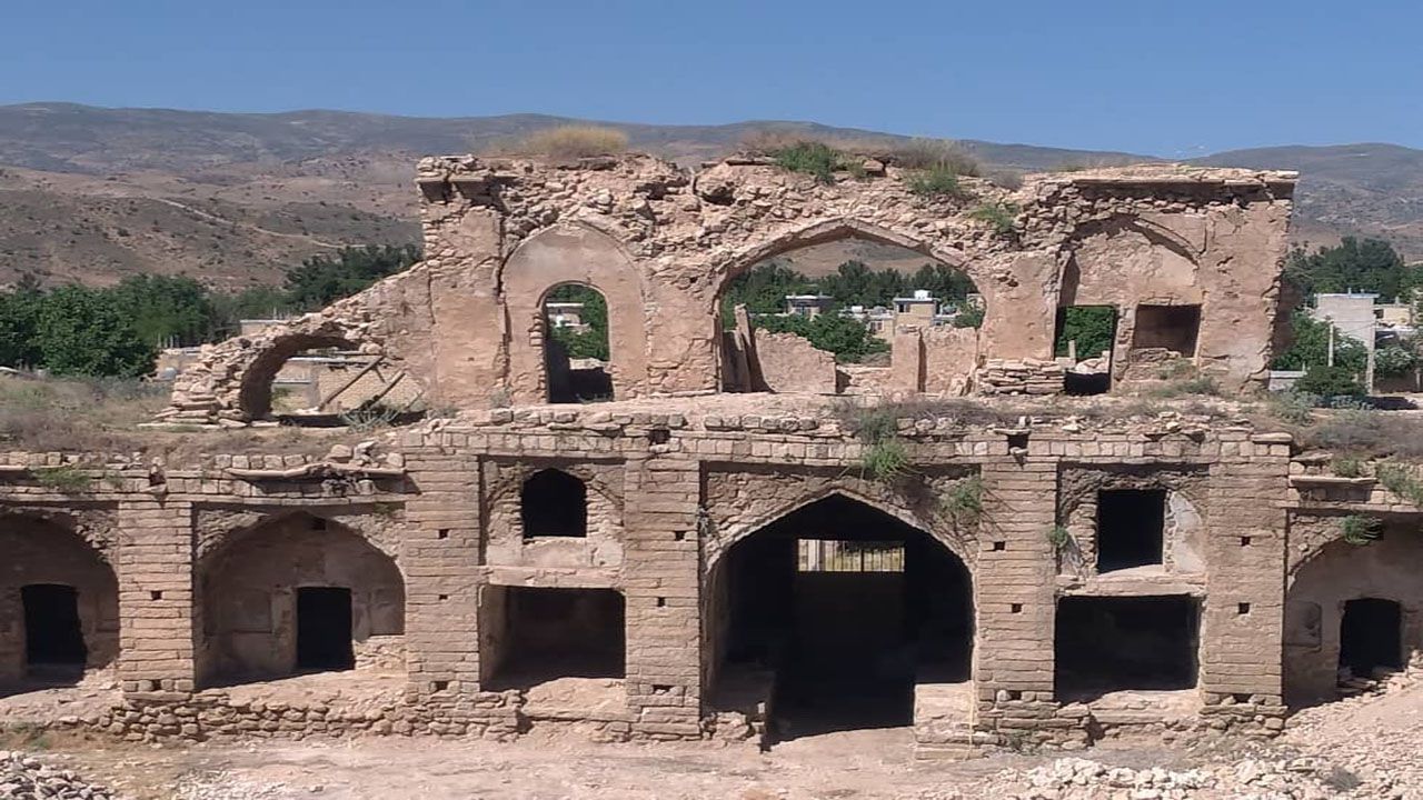 کاروانسرای خان زنیان,جاذبه های تاریخی شیراز,تور شیراز شیدرخ,شیدرخ تراول,جاهای دیدنی شیراز,جاذبه های تاریخی استان فارسکاروانسرای خان زنیان,